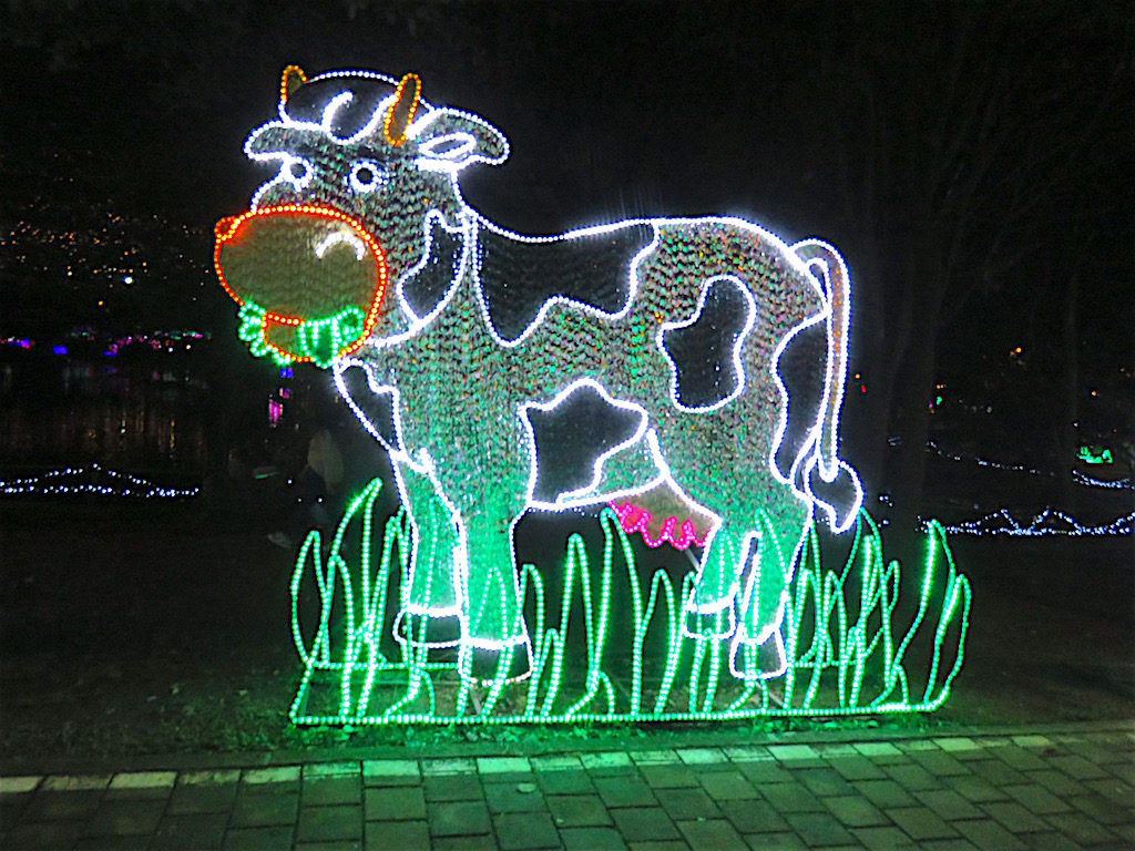 A cow figure in Parque Norte