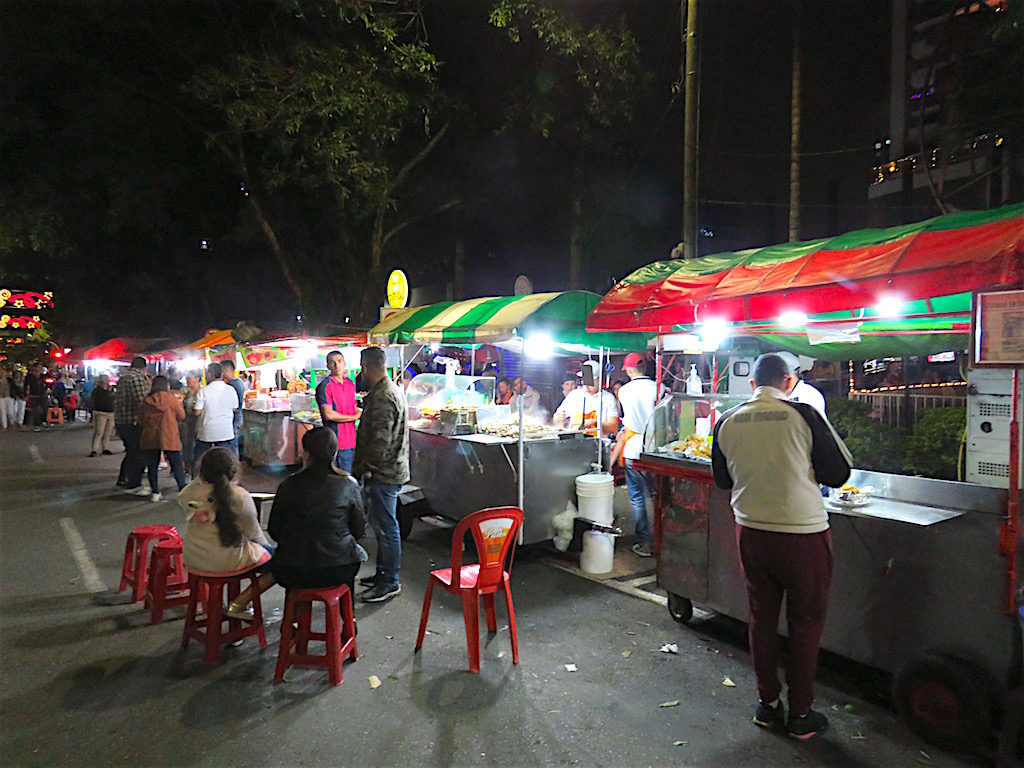 Food carts near Parque Sabaneta