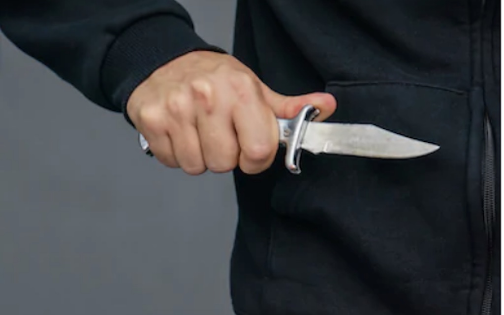 Medellín robbery - robbed at knifepoint in Laureles