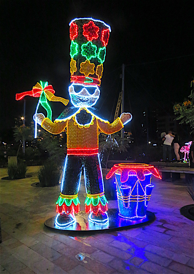 Christmas figure at Parques del Rio in 2020