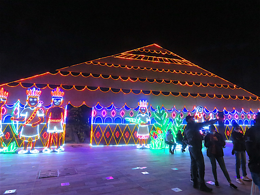 Another of the many Christmas lights displays in Parques del Rio