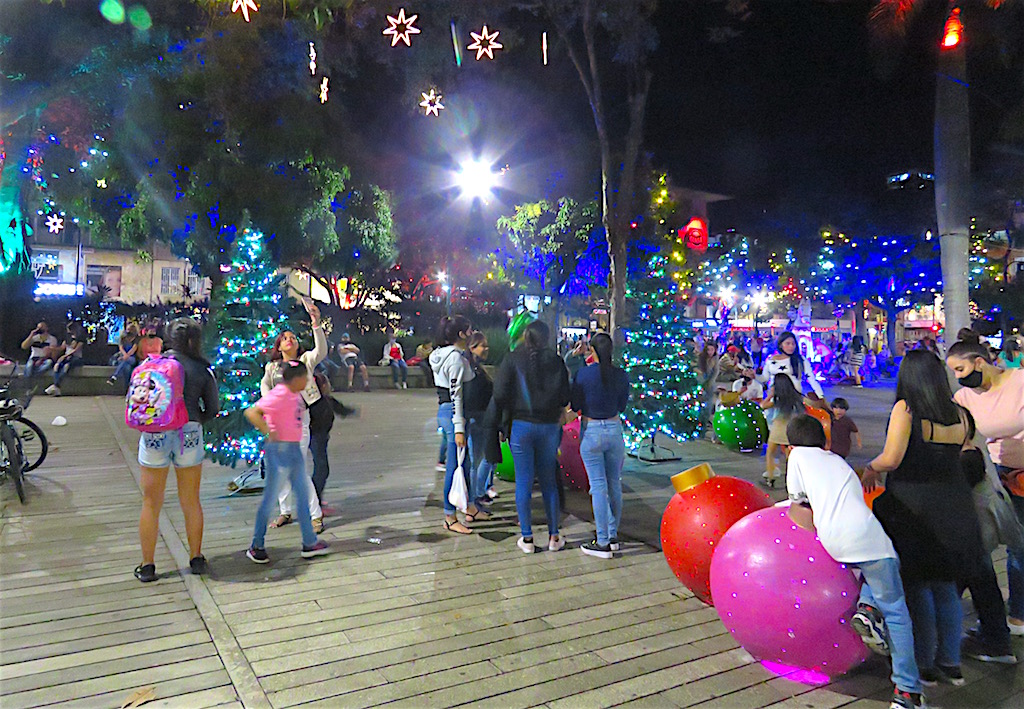 2020 Christmas lights in Itagüí