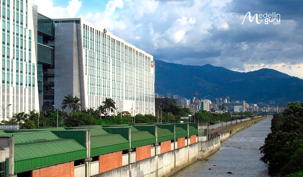 Medellín also has a pollution problem with the river that runs through the city, photo from the Industriales metro station by Felipe Restrepo Acosta