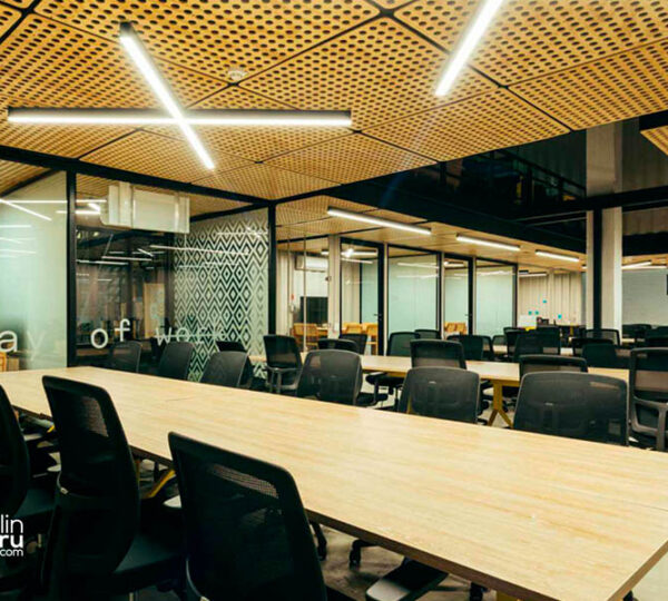 Offices and desks at Noi Coworking