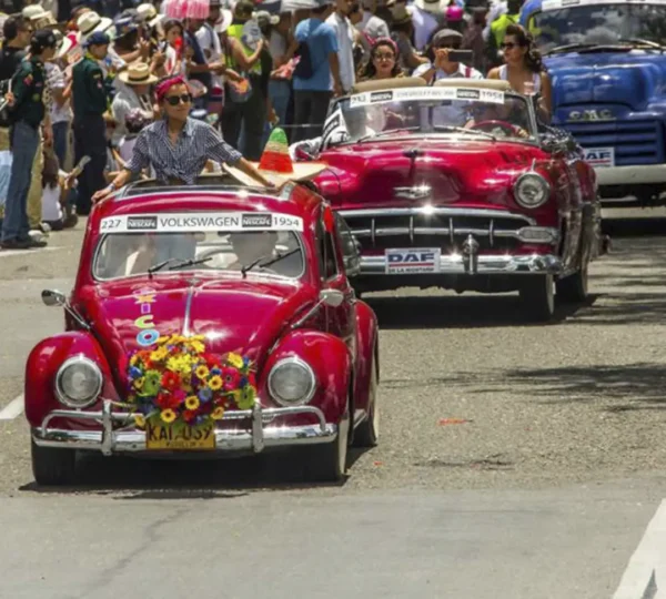 Classic Cars Parade - Desfile de Autos Clásicos y Antiguos