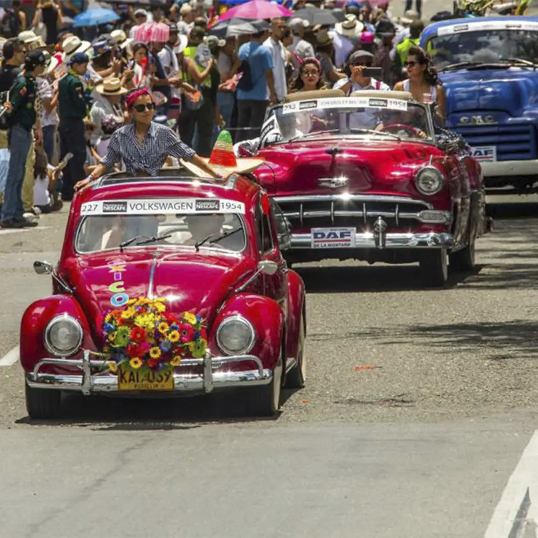 Classic Cars Parade - Desfile de Autos Clásicos y Antiguos