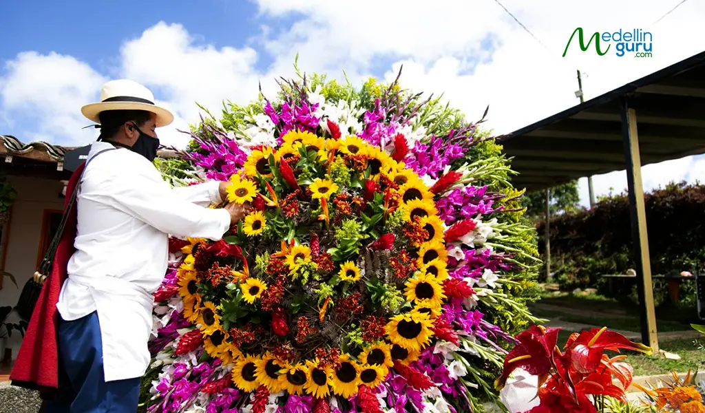 Each year the winning Silleta is chosen at the Feria de las Flores - Photo by RCN Radio