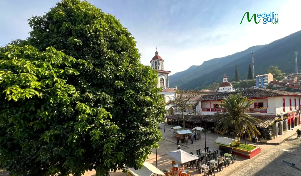 Authentic colonial architecture and local street life in Támesis, Antioquia