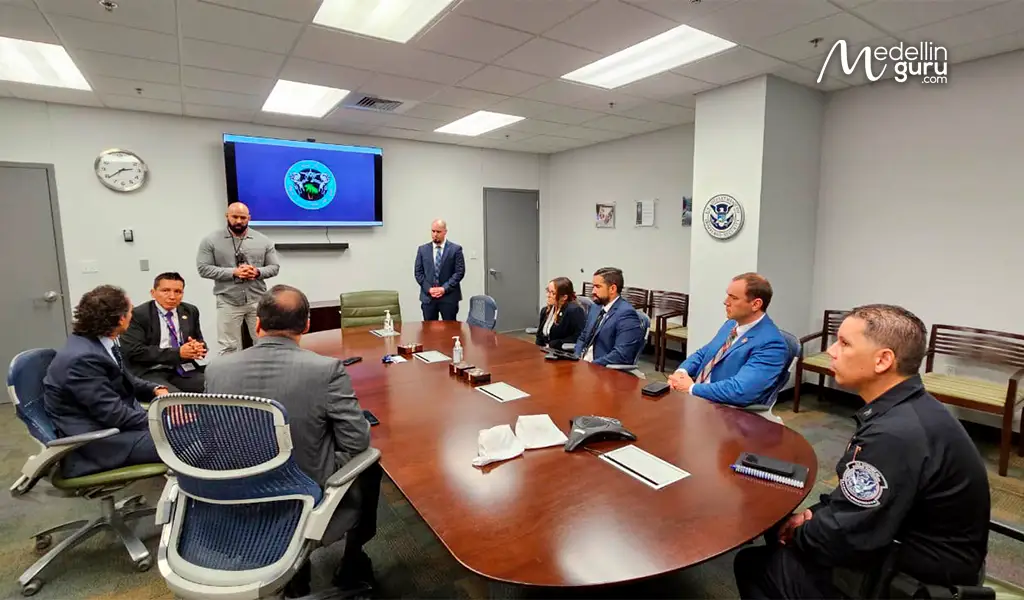 Mayor Federico Gutiérrez discussing child protection measures at a high-level meeting in Miami