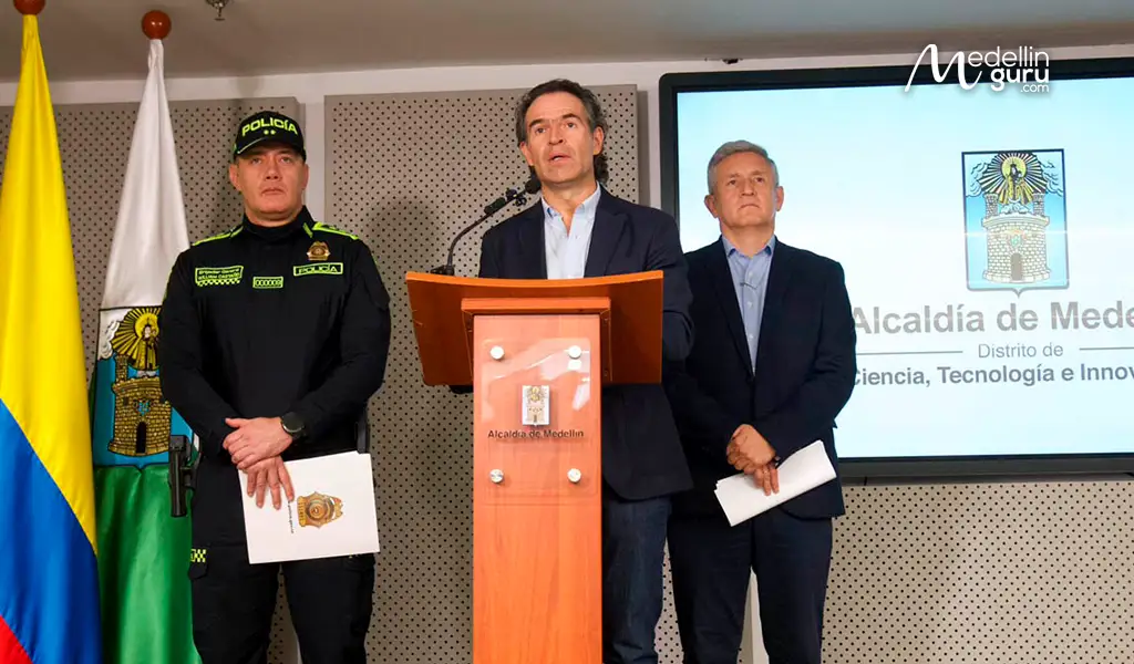Mayor Gutiérrez addressing the public about commitments to combat sexual exploitation of minors