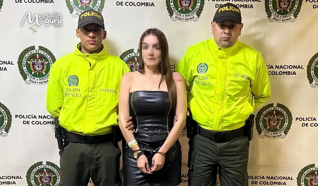 Police officers escorting the 'queen of scopolamine' after her arrest in Itagüí, Antioquia, on December 26, 2024