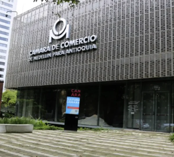 Inauguración De Exposición Raíces