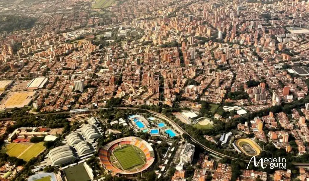 Panoramic aerial view of Medellín, highlighting the Laureles-Estadio