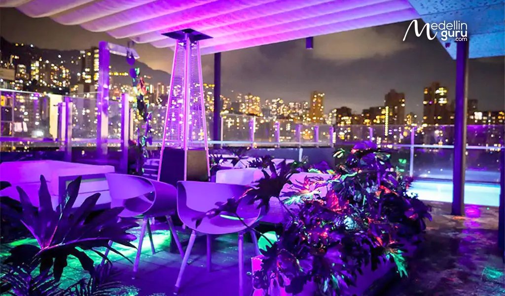 Stylish rooftop bar in Medellín's El Poblado, showcasing the city's vibrant nightlife and social scene