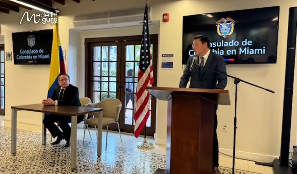 Ministery of Foreign Affairs addressing the media about the passport renewal crisis in Colombian consulates