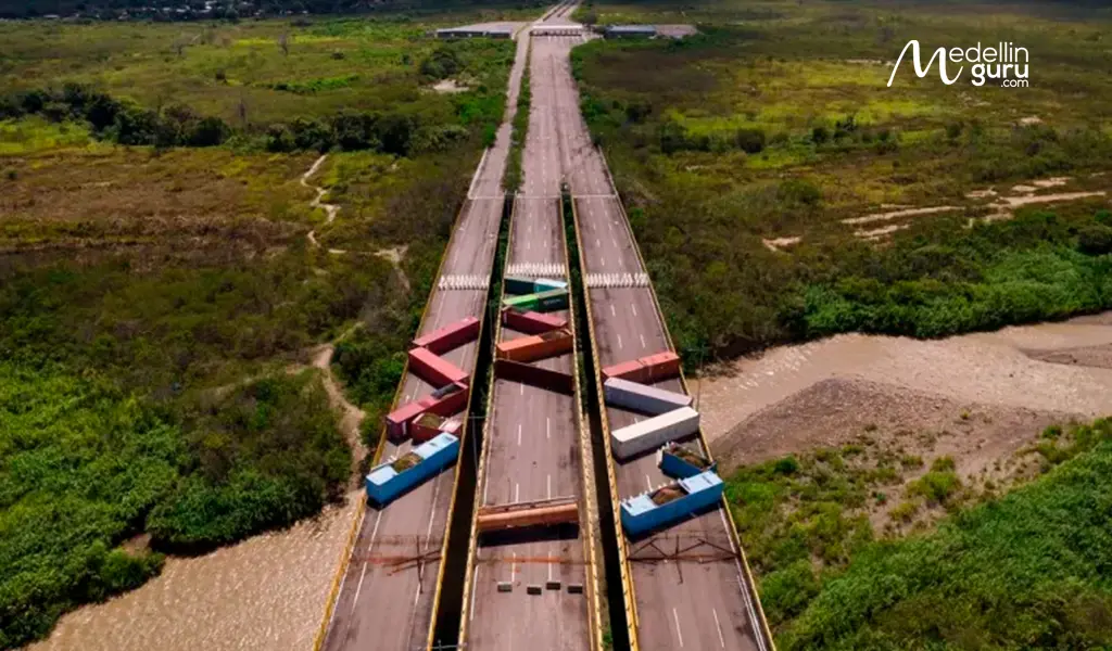 ColombiaVenezuela border crossing blocked, showing the risk of the area