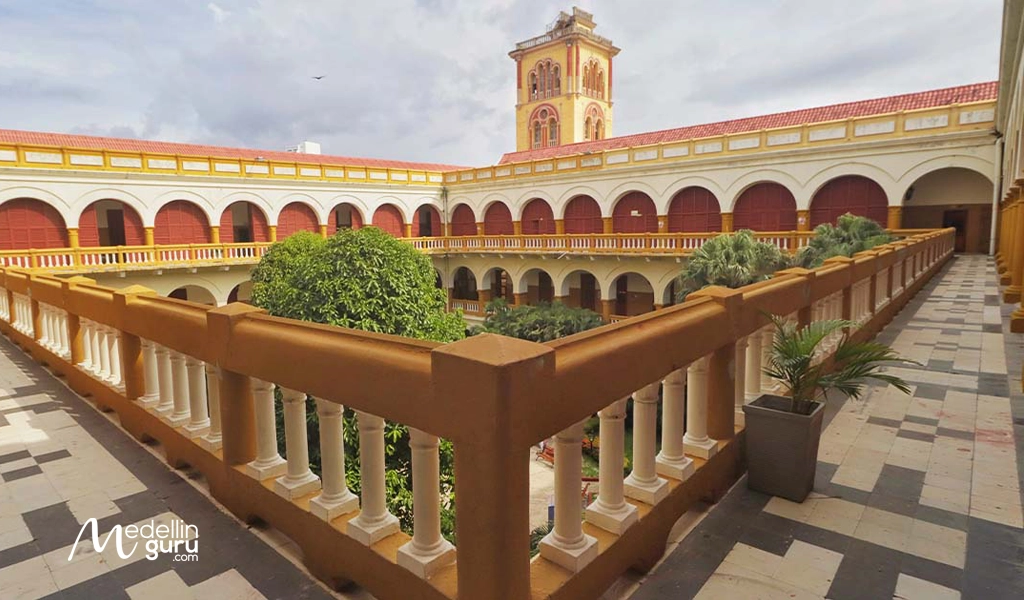 Colonial courtyard of Cartagena university, a top choice for international students