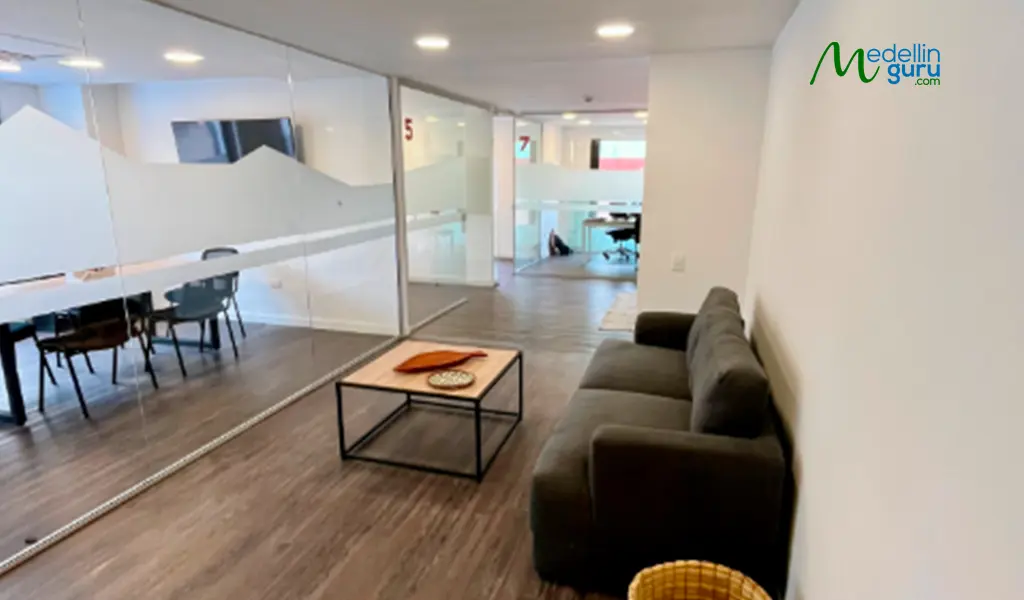 Shared office space for rent at Cowork 93 Bogotá.