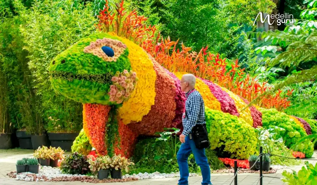 Artisanal figure decorated with flowers