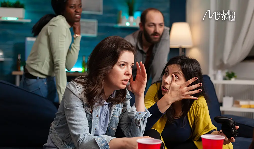 Collective embarrassment in public settings - qué boleta explained