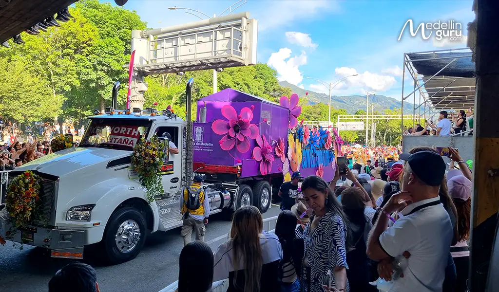 Great national performers delighted the public from these floats