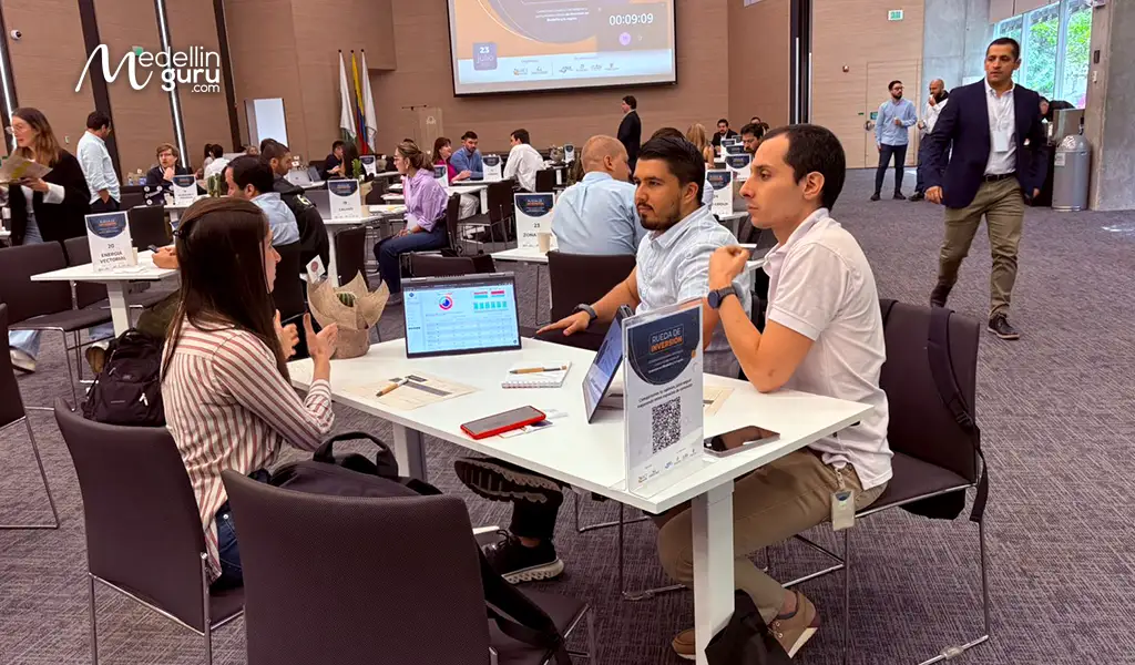 Urban entrepreneurs discussing connections at Medellin Investment Round 2025