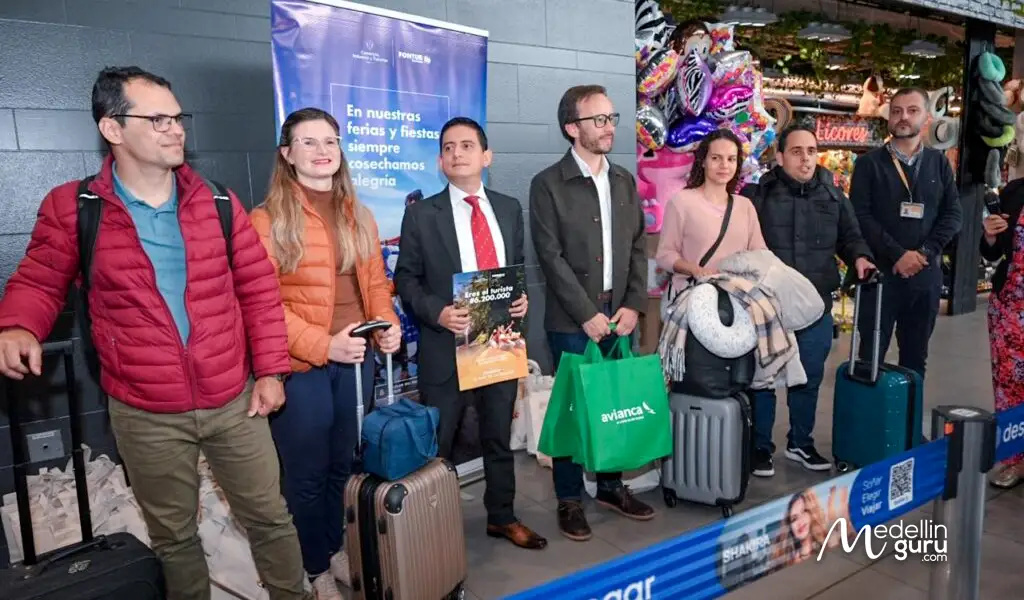 Diverse expats in Colombia, highlighting the importance of legal compliance for visa renewals. Photo by ColombiaOne