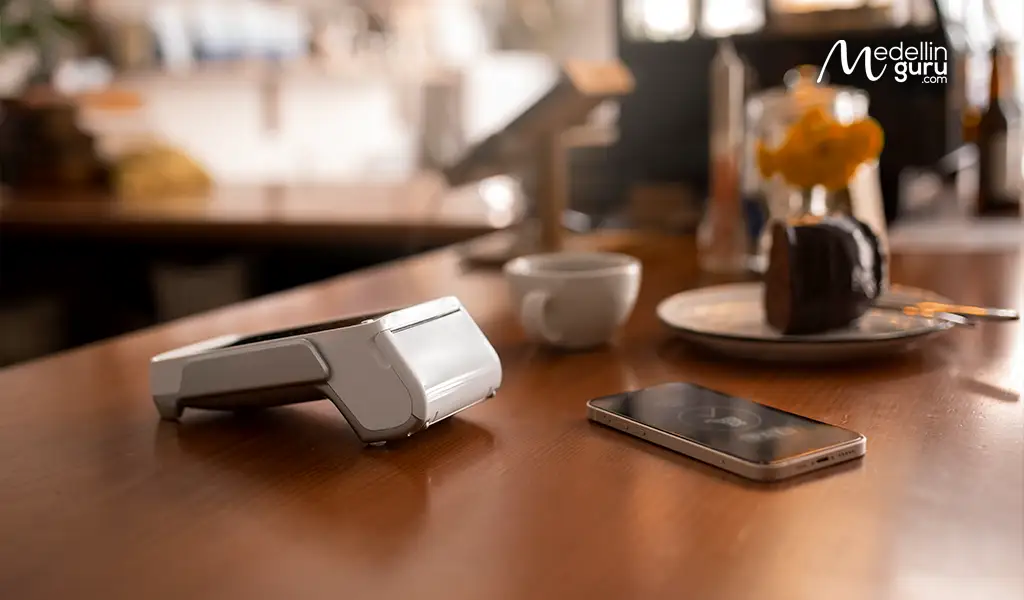Smartphone left unattended on a café table - a classic example of dar papaya