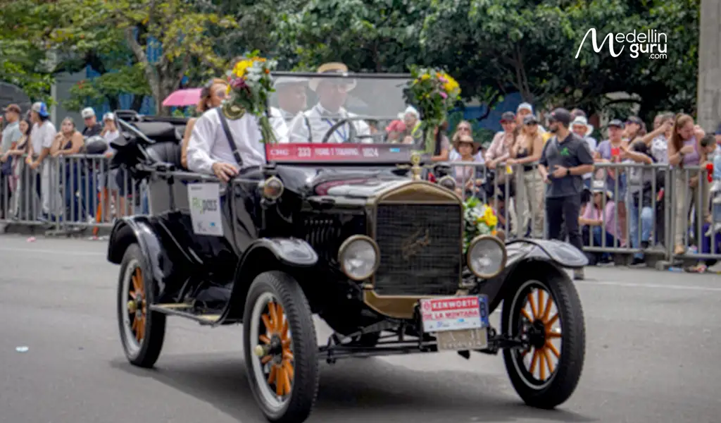 Medellín Streets Vibrating with Classic Cars Parade 2025