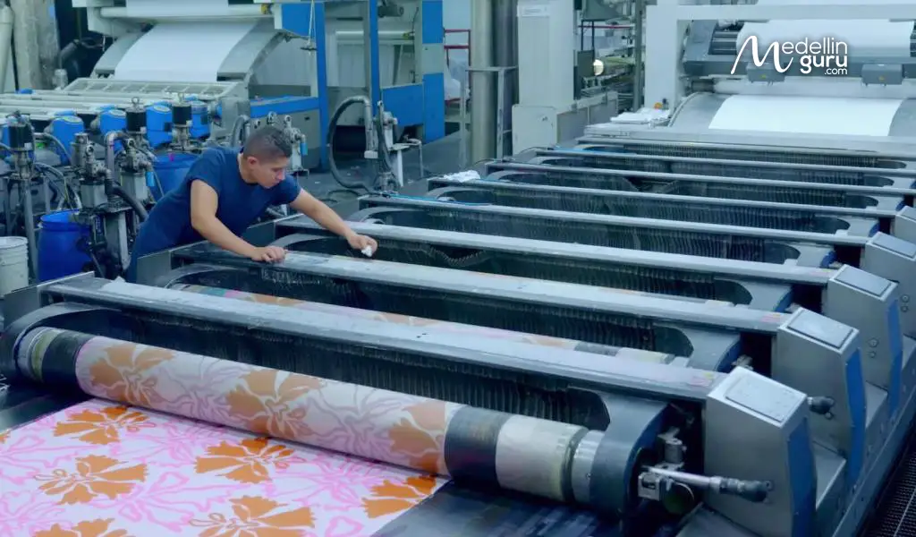 Skilled workforce engaged in textile manufacturing in Medellín. Photo by ELTIEMPO