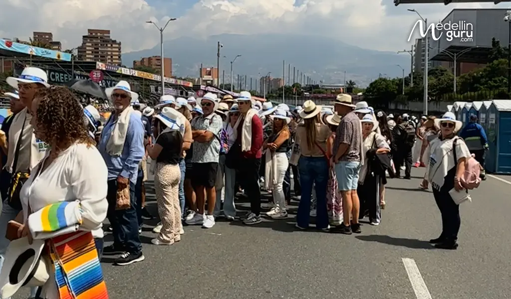 A large crowd navigating the streets after the Desfile de Silleteros 2025, a common logistical challenge for the Medellín flower festival.