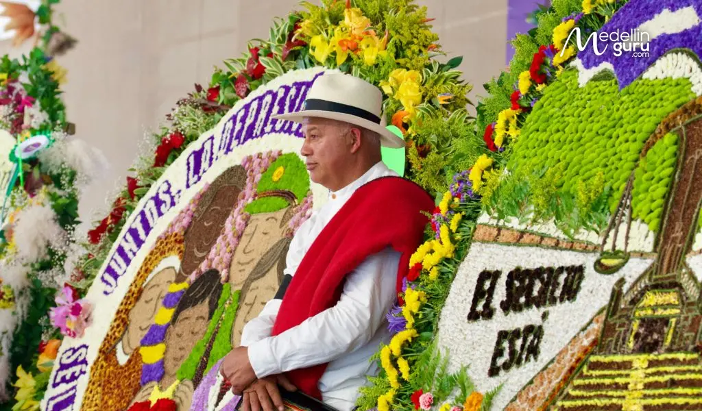 Silletero and his impressive floral silleta at the Desfile de Silleteros,Photo via mioriente.com