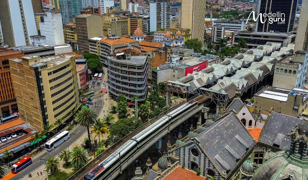 Medellín skyline showcasing modern architecture, a hub for foreign direct investment in Colombia. Photo by El Colombiano