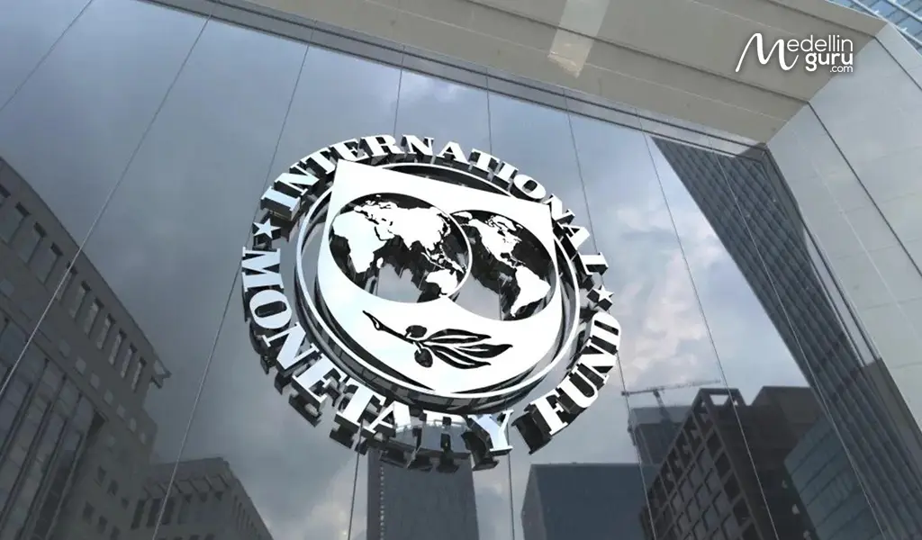 The International Monetary Fund concludes its visit to Colombia and projects 2.5% growth by 2025.