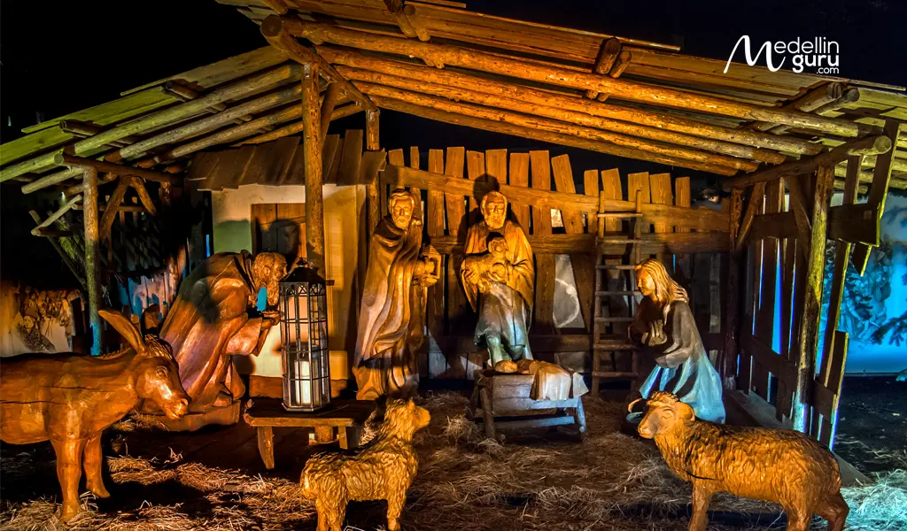 Pesebre Symbolic wood Nativity scene from Christmas Story