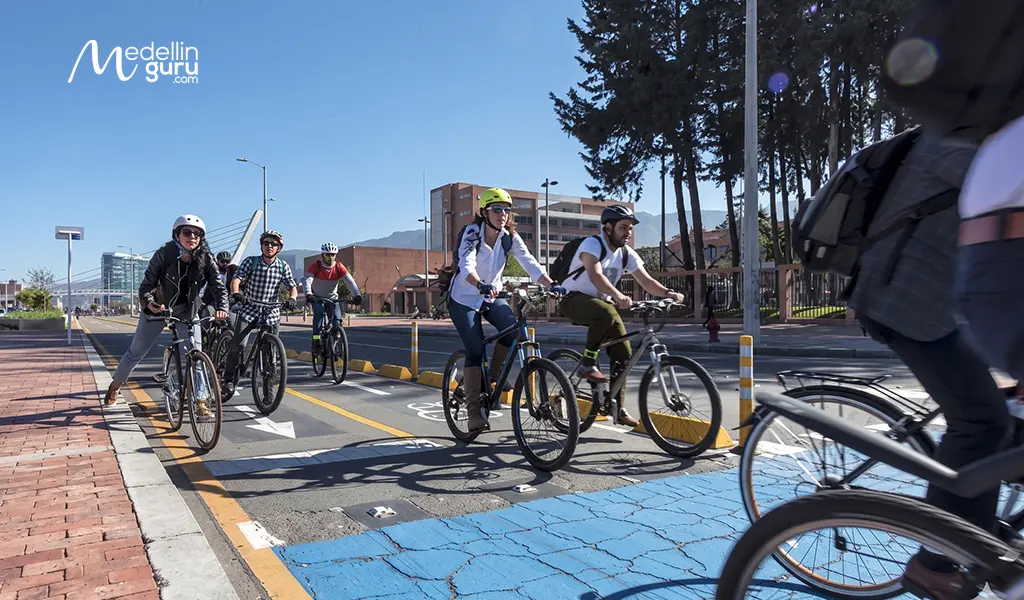 Thanks to the Ciclorutas in Bogotá, thousands of people go to work on bikes each day. Source: Concejo de Bogotá.