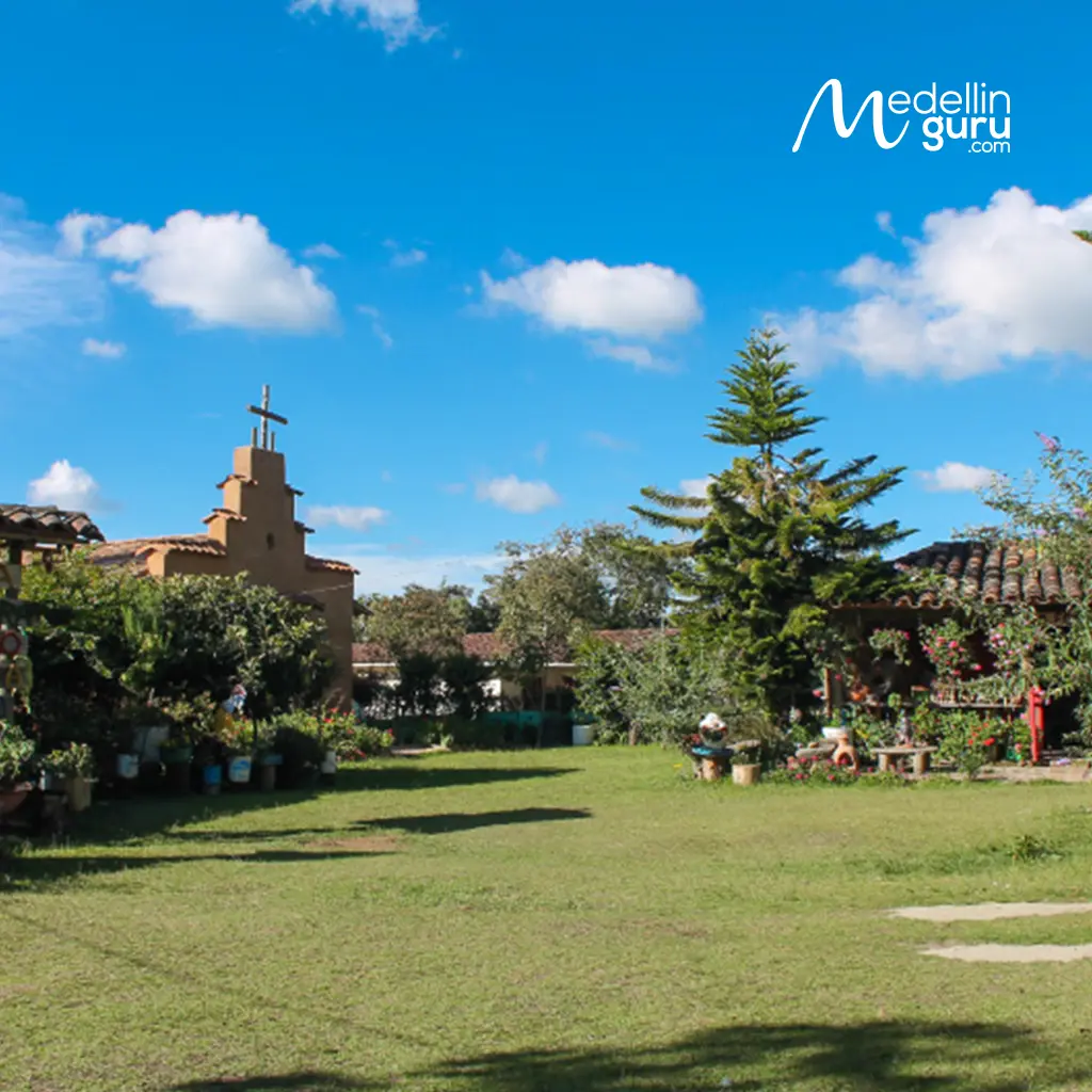 Abuela Sarito Silletera Farm features extensive rural grounds