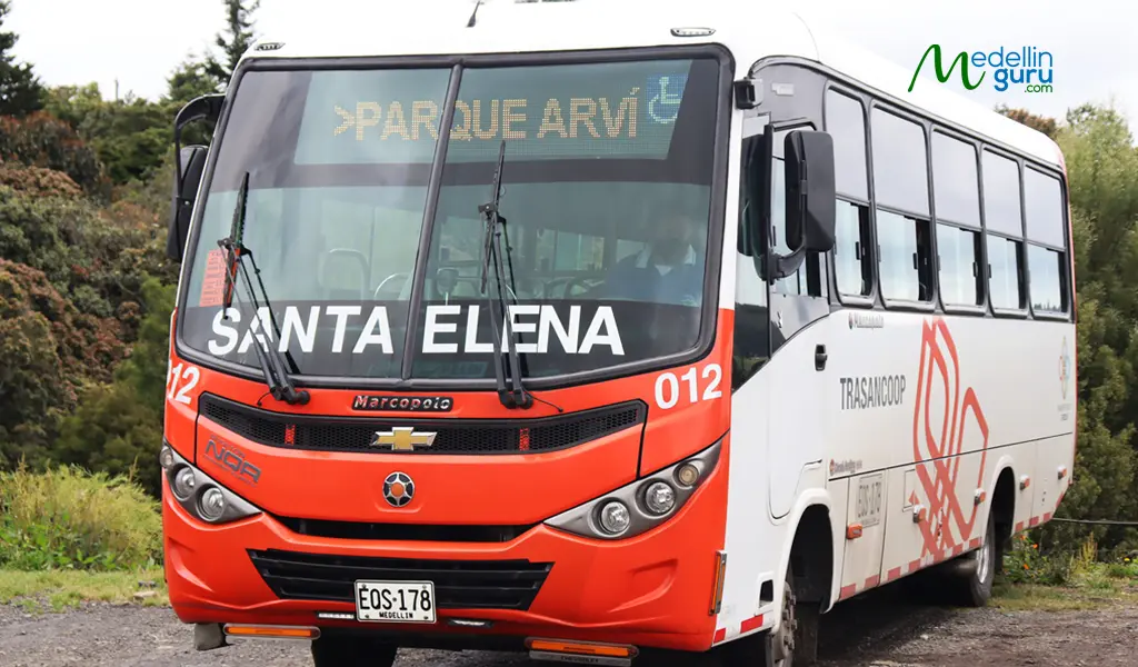 Transoncoop buses are the ones that provide transportation to the Mazo rural zone where the Abuela Sarito silletera farm is located