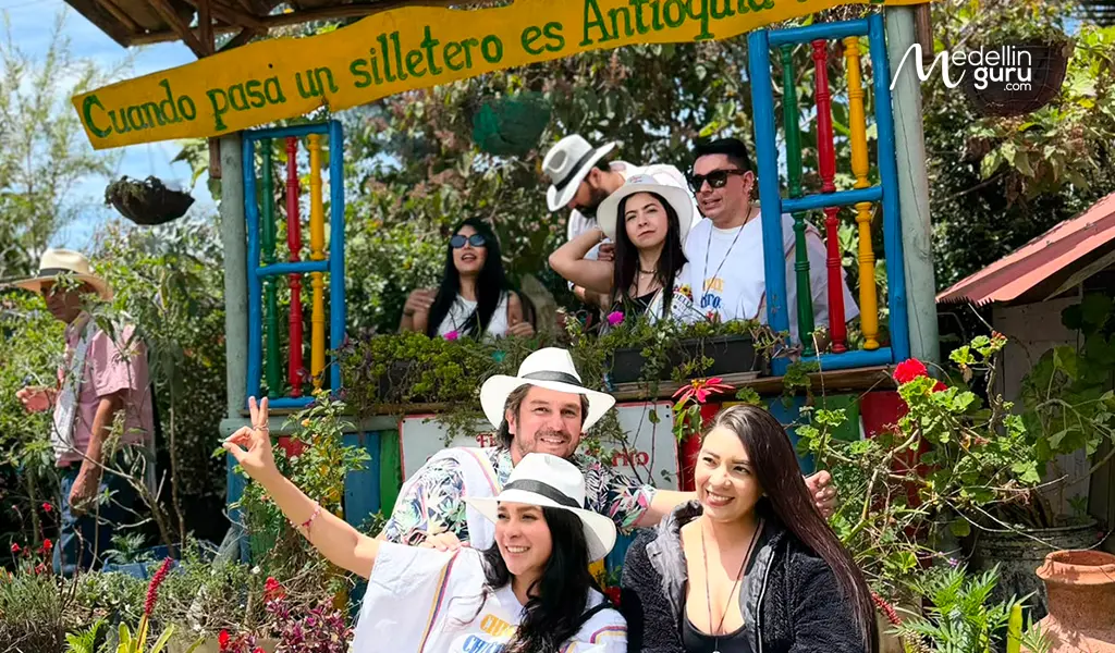 Visitors form Medellin Guru and expatgroup.co in Abuela Sarito Silletera Farm